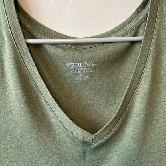 V neck T shirt - Picture 2 of 3